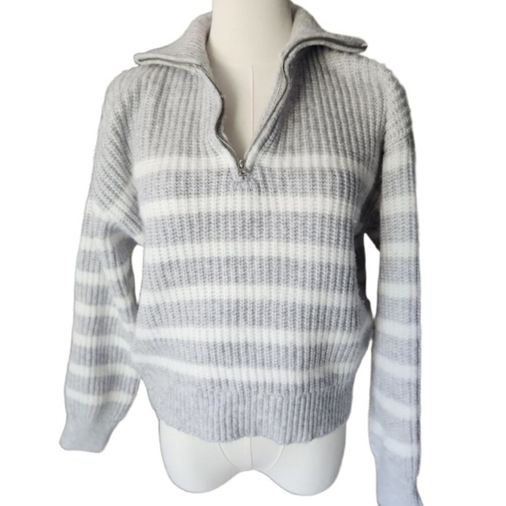 No Boundaries Sweater Womens Medium Gray White‎ HalfZip Striped Collared Ribbed